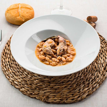 Judías con perdiz roja de campo